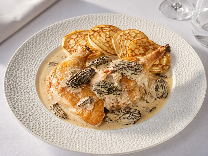 Poulet de Bresse AOP à la crème et aux morilles