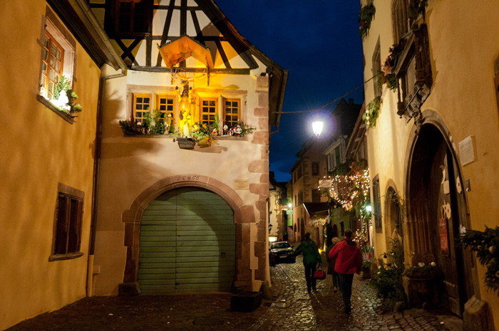 Rue de Riquewihr et ses maisons à colombages en Alsace
