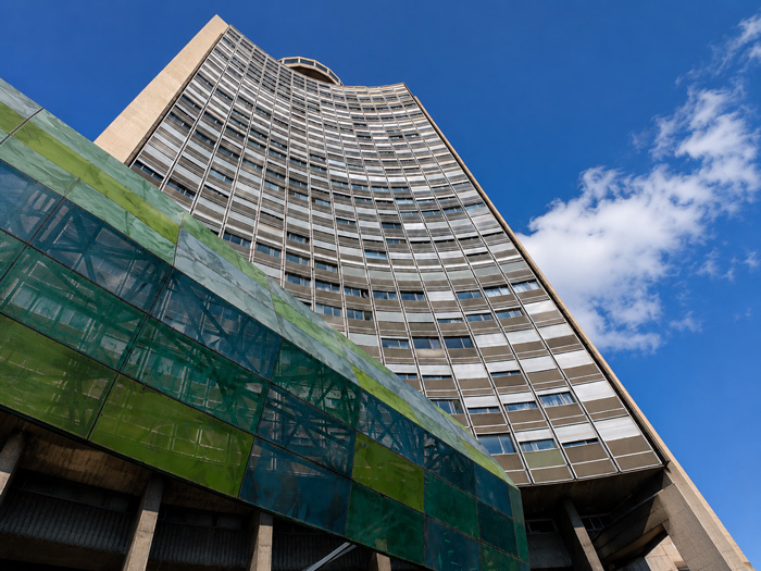 Tour de l’Europe à Mulhouse vue en contre-plongée
