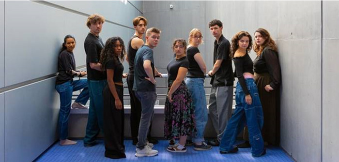 Dix jeunes posant ensemble sur une photographie transmise par La Filature à propos de sa classe préparatoire théâtre.