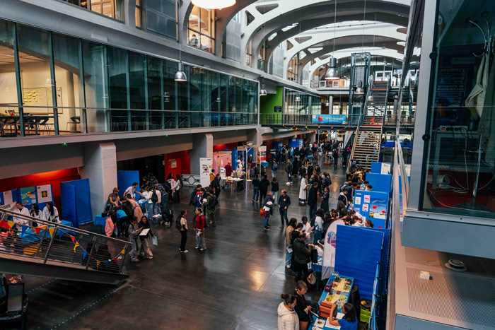 Plan de la salle et des stands du Village des sciences au Campus Fonderie à Mulhouse