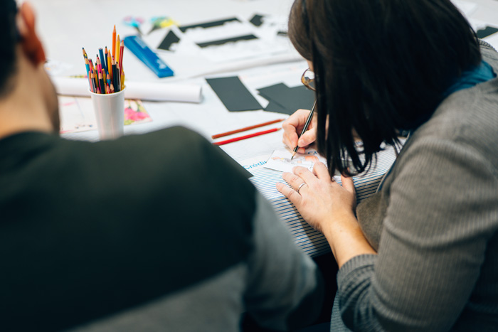 Participants dessinant lors d’une précédente édition de Bédéciné à Illzach