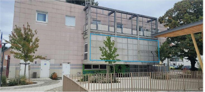 Façade de la mairie d’Illfurth avec emplacement prévu pour la fresque de Telmo Guerra